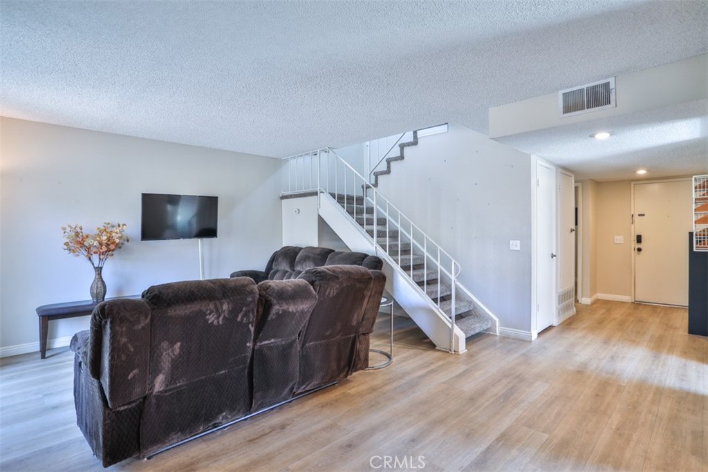 137 Oak Forest Circle