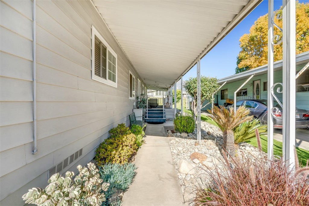 929 E Foothill 53