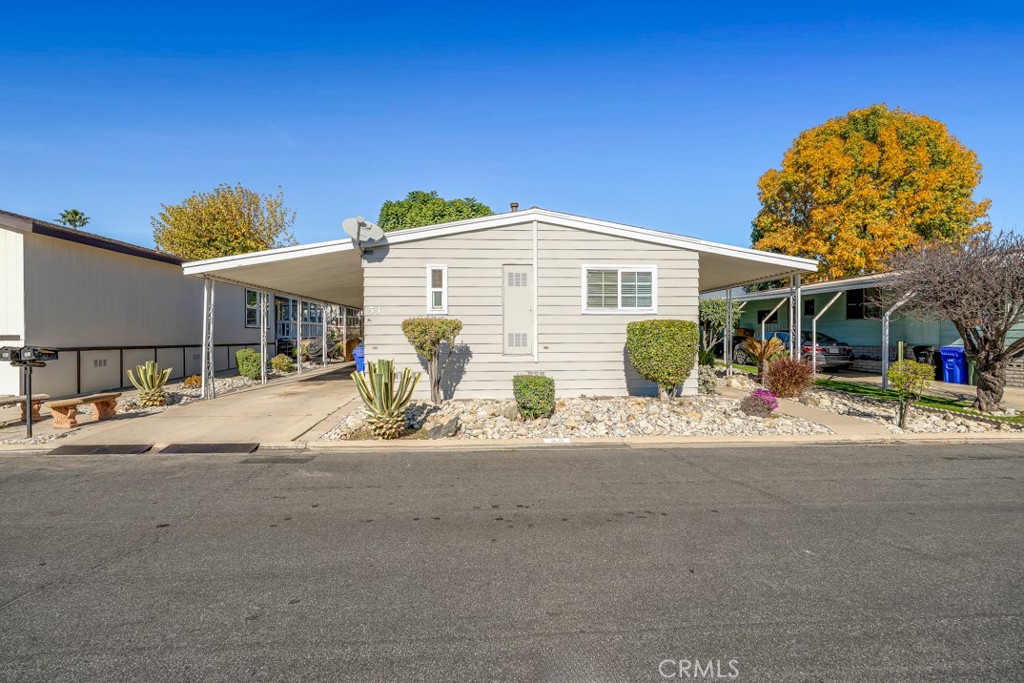 929 E Foothill 53