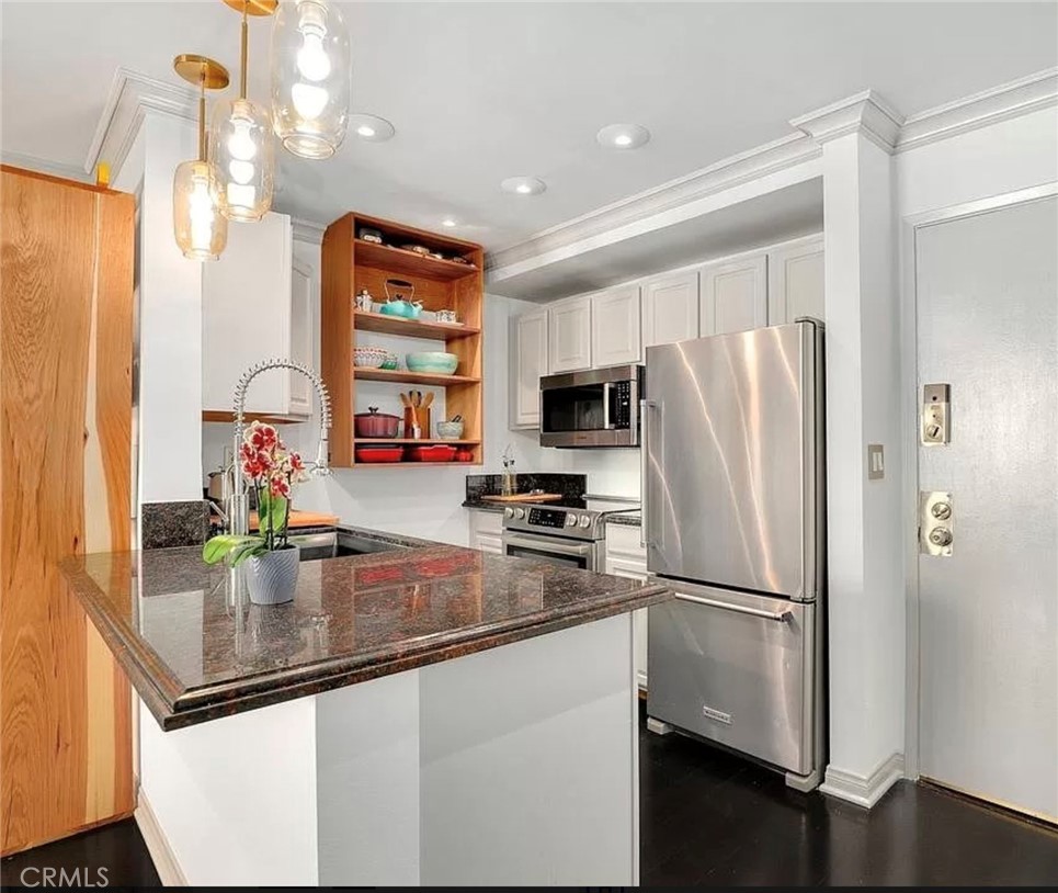 750 N Kings Road 325