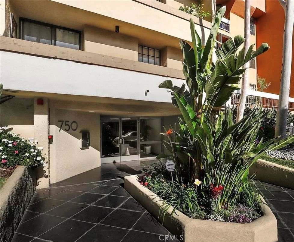 750 N Kings Road 325