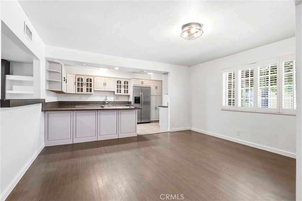 524 E Ghent