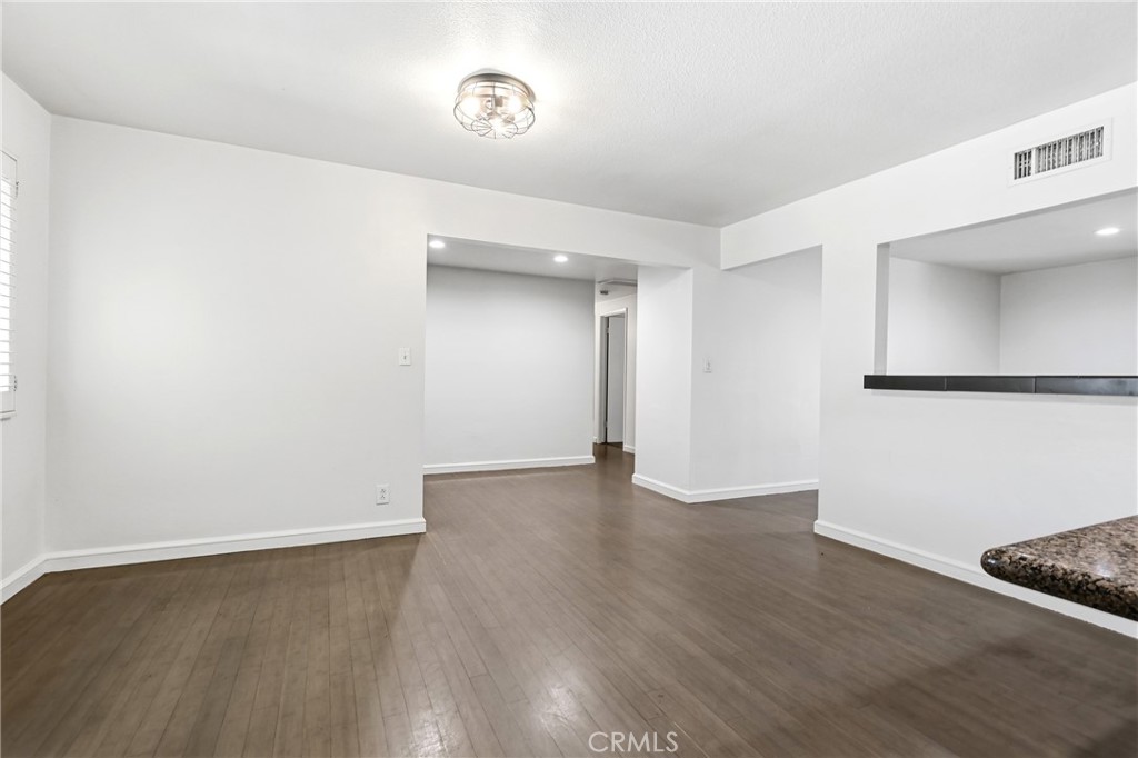 524 E Ghent