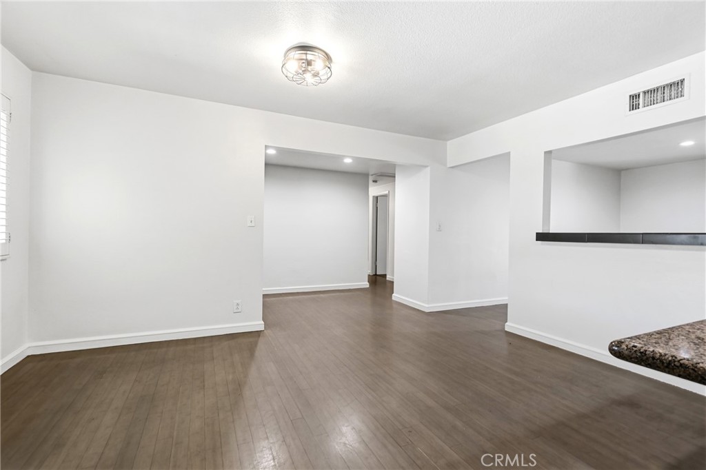 524 E Ghent