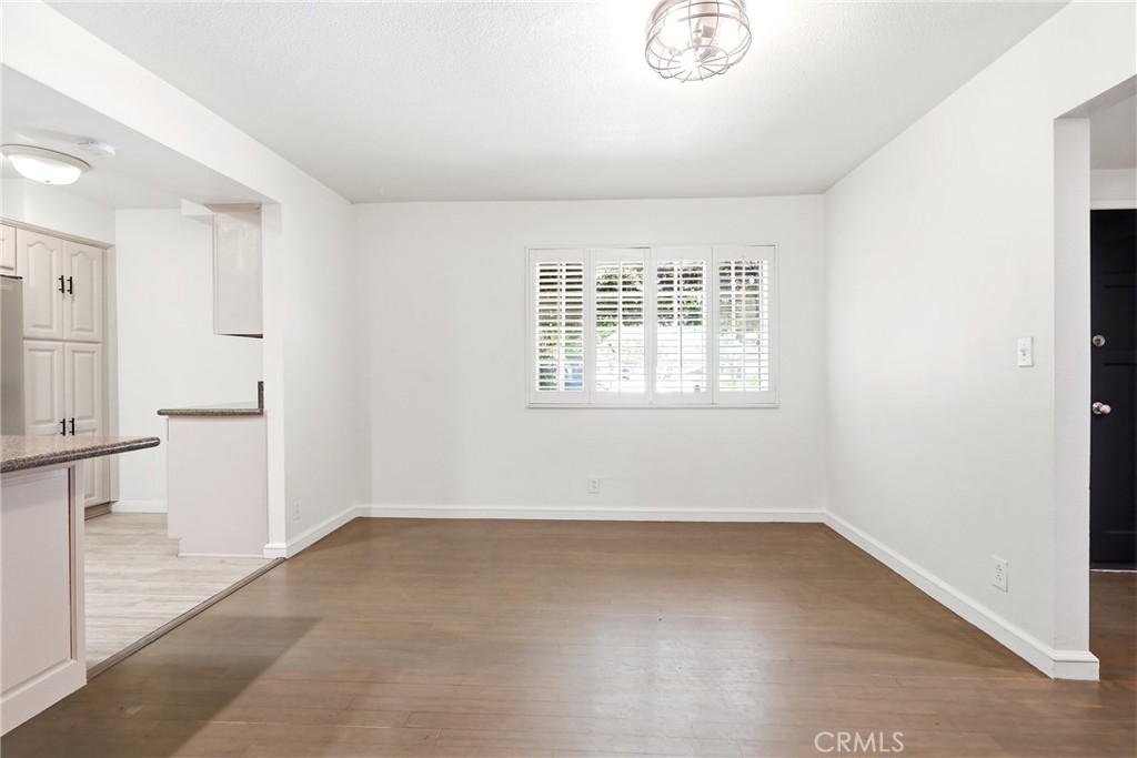 524 E Ghent