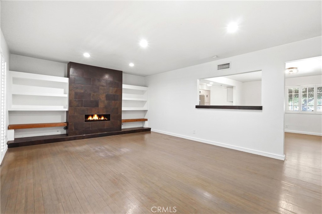 524 E Ghent