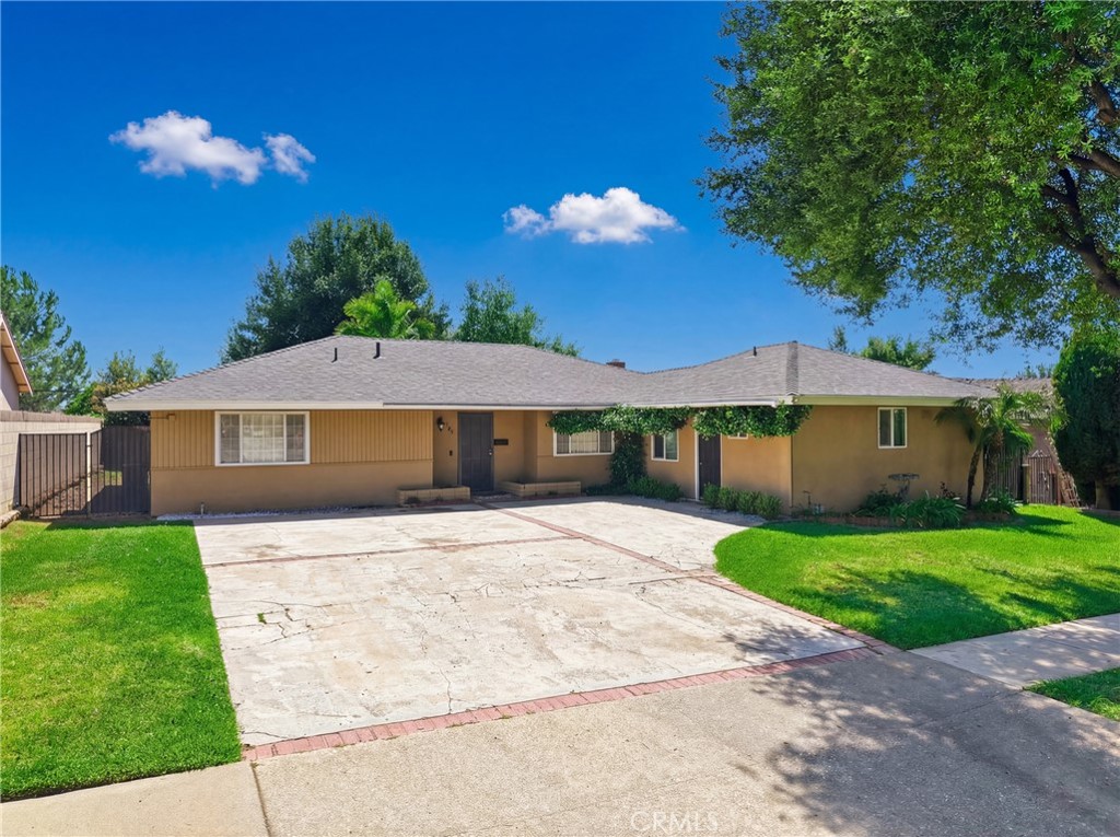 524 E Ghent