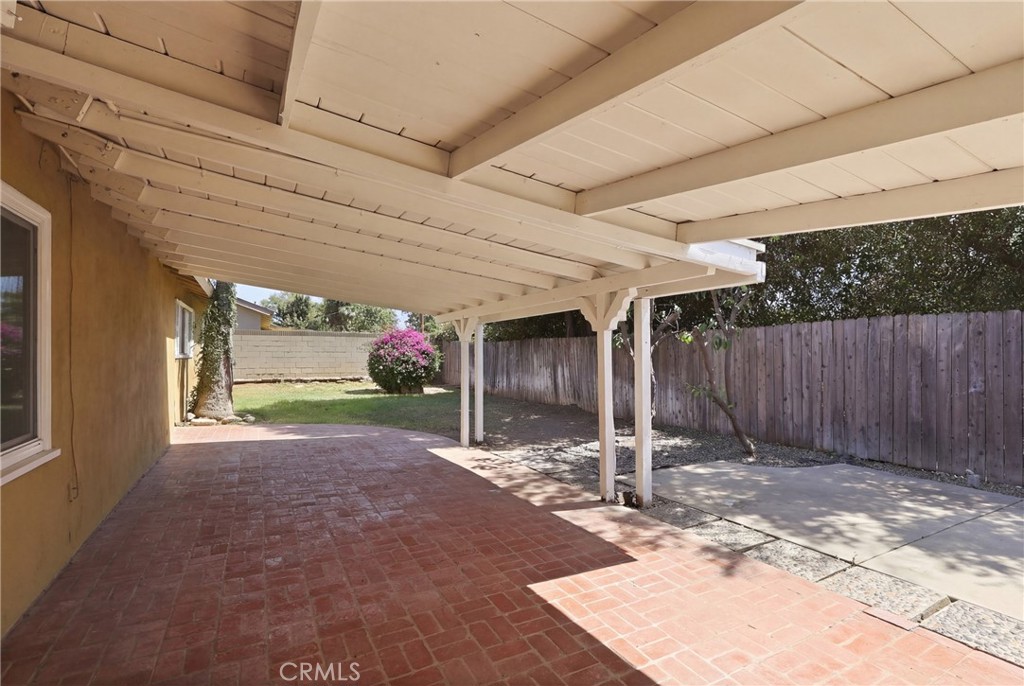 524 E Ghent