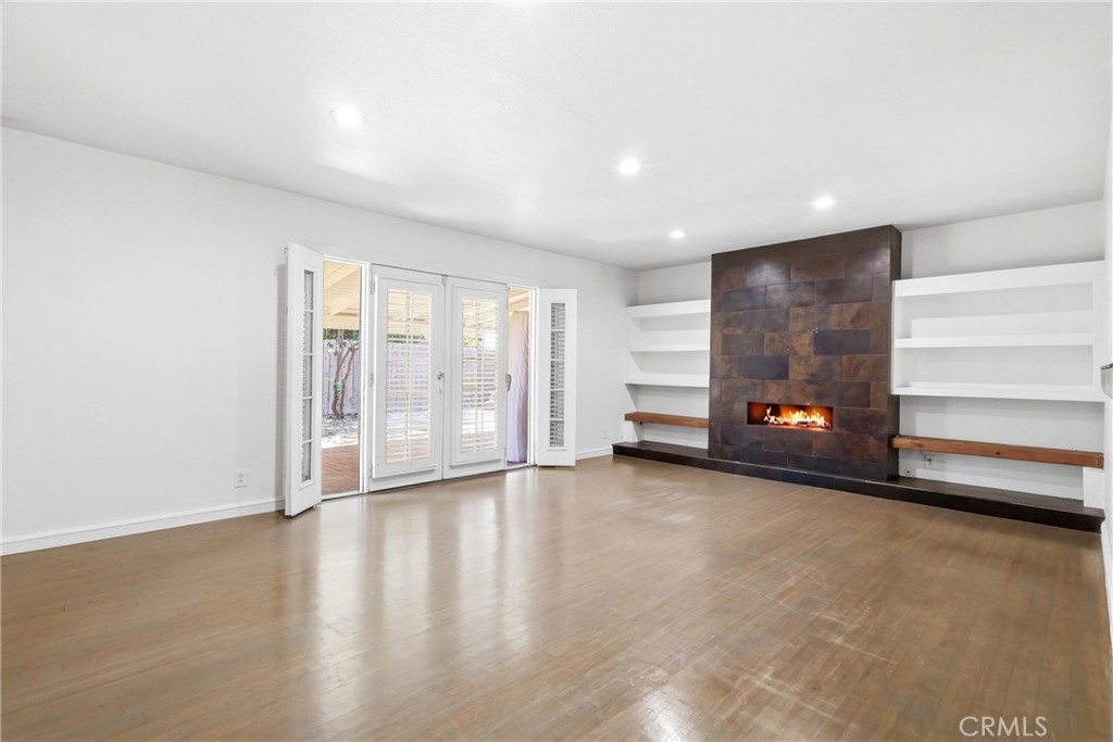 524 E Ghent