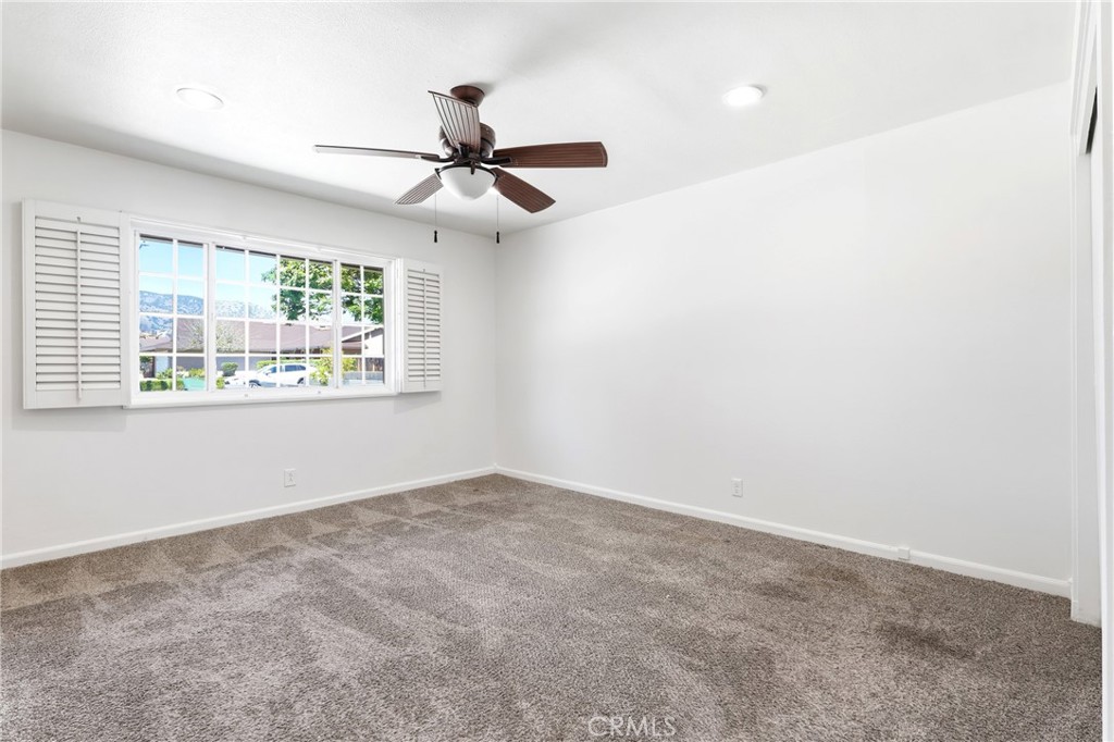 524 E Ghent