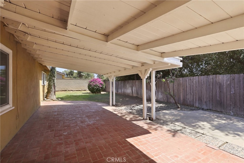 524 E Ghent