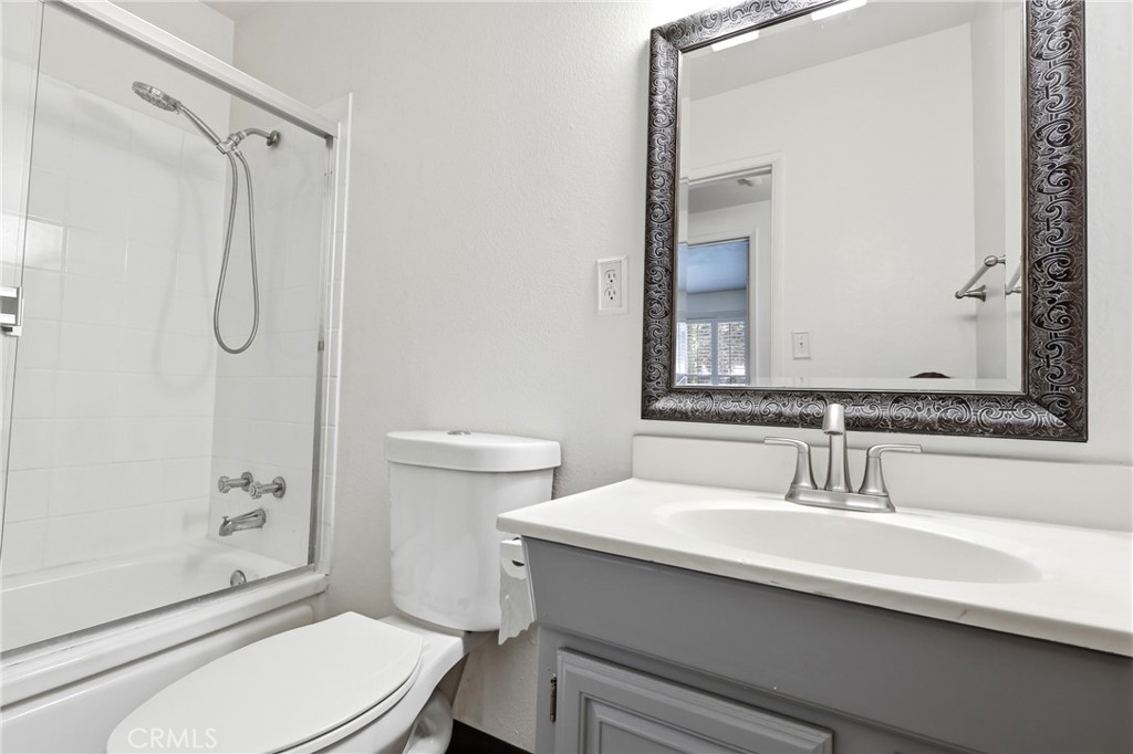 524 E Ghent