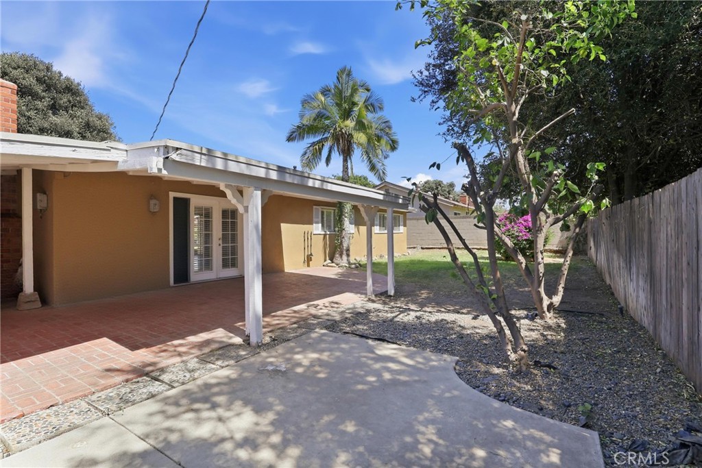 524 E Ghent