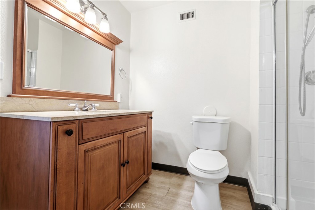 524 E Ghent