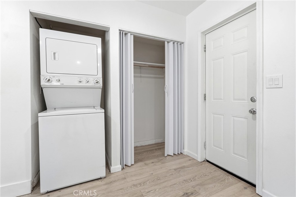524 E Ghent