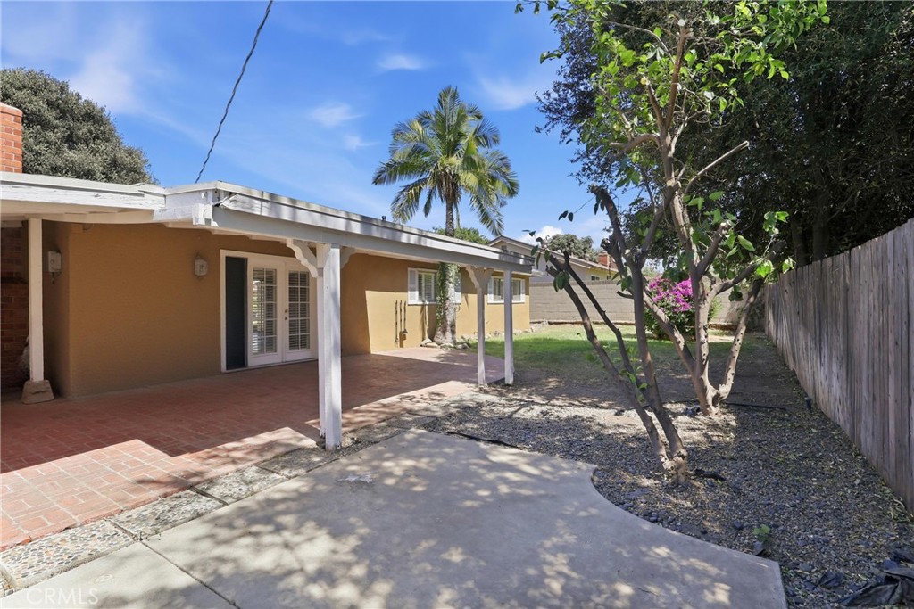 524 E Ghent