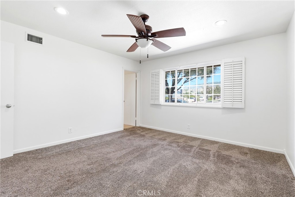 524 E Ghent