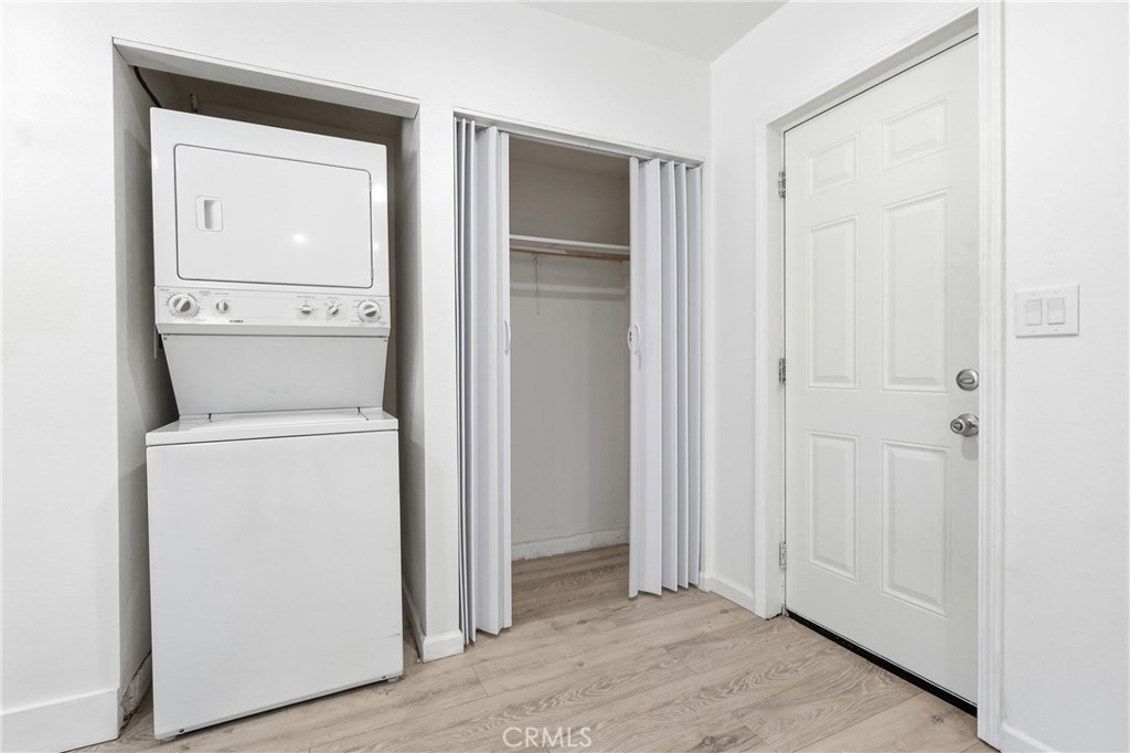 524 E Ghent