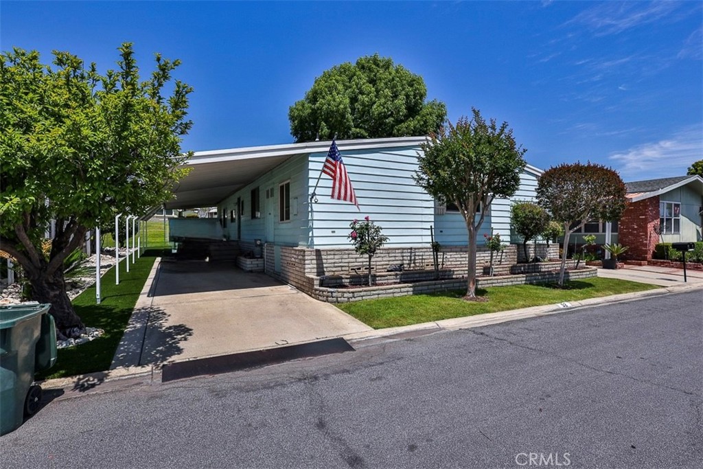 929 E Foothill Boulevard 52