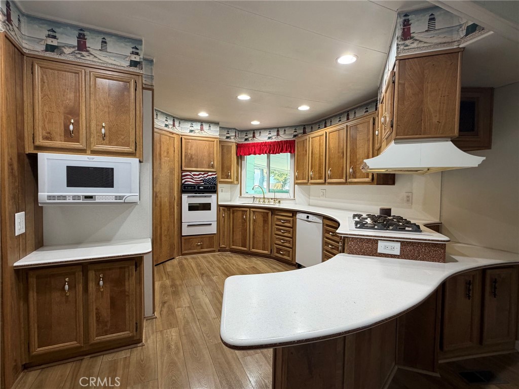 929 E Foothill Boulevard 52