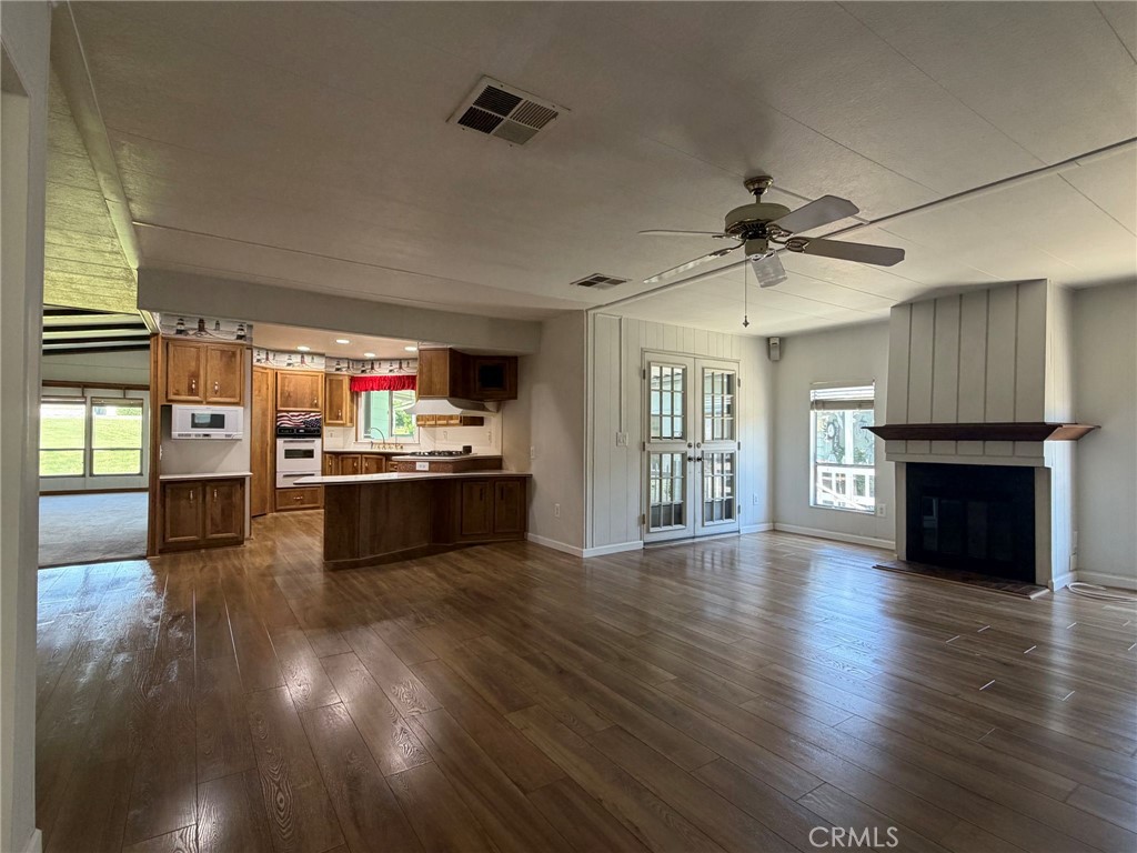 929 E Foothill Boulevard 52