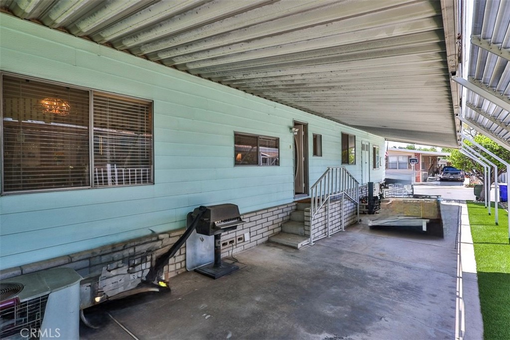 929 E Foothill Boulevard 52