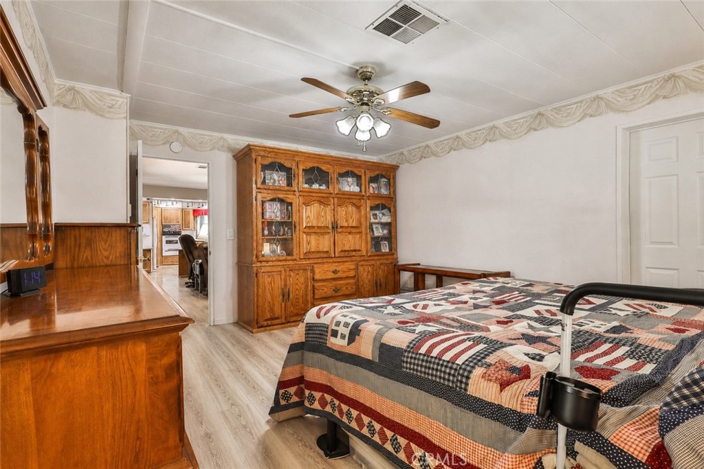 929 E Foothill Boulevard 52