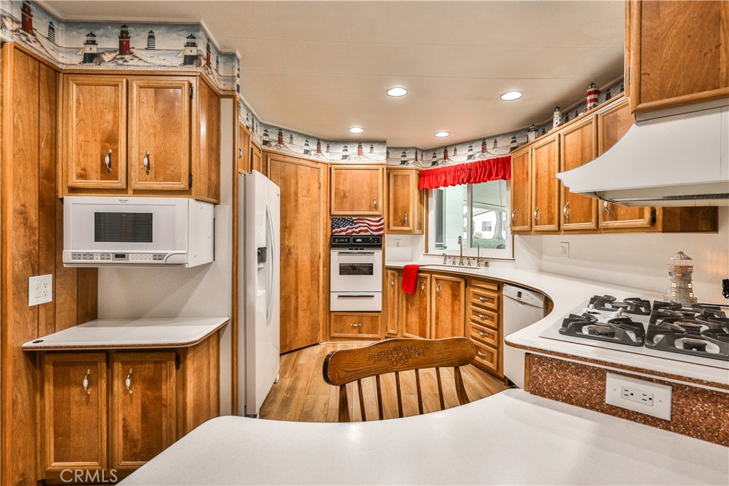 929 E Foothill Boulevard 52