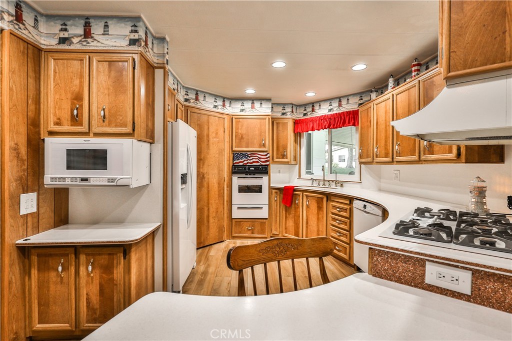 929 E Foothill Boulevard 52