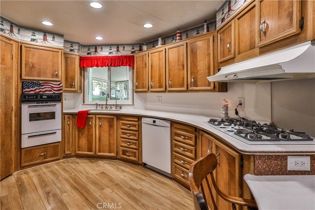 929 E Foothill Boulevard 52