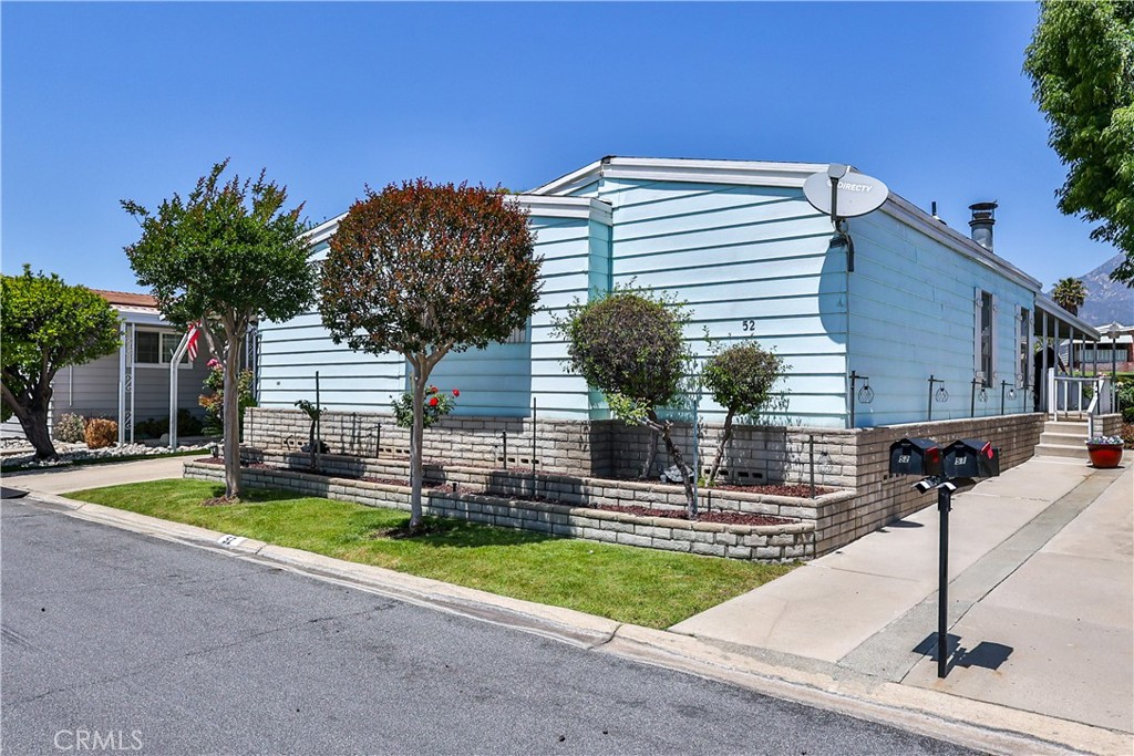 929 E Foothill Boulevard 52