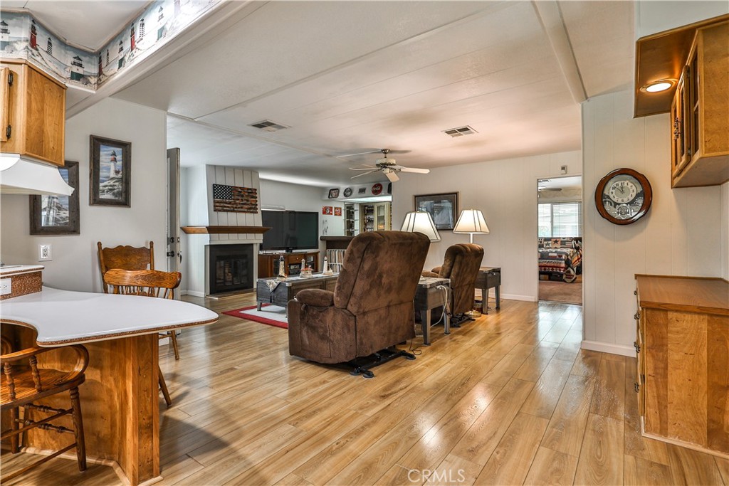 929 E Foothill Boulevard 52