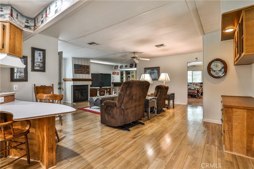 929 E Foothill Boulevard 52