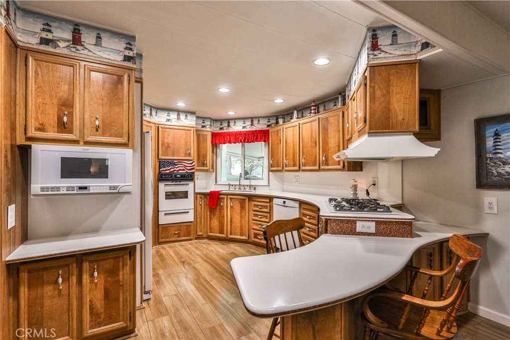 929 E Foothill Boulevard 52