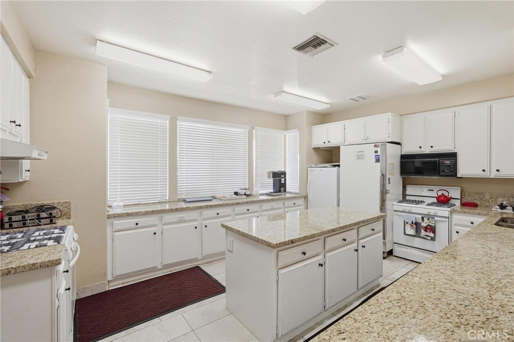 28042 CALLE VALLARTA
