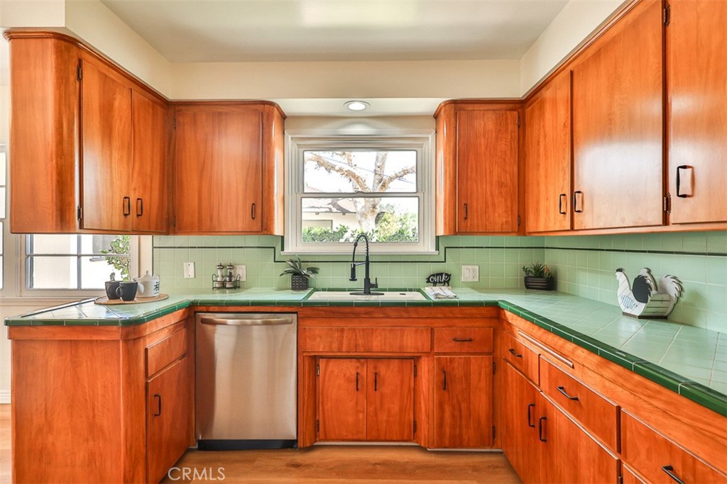 708 S Inman Road