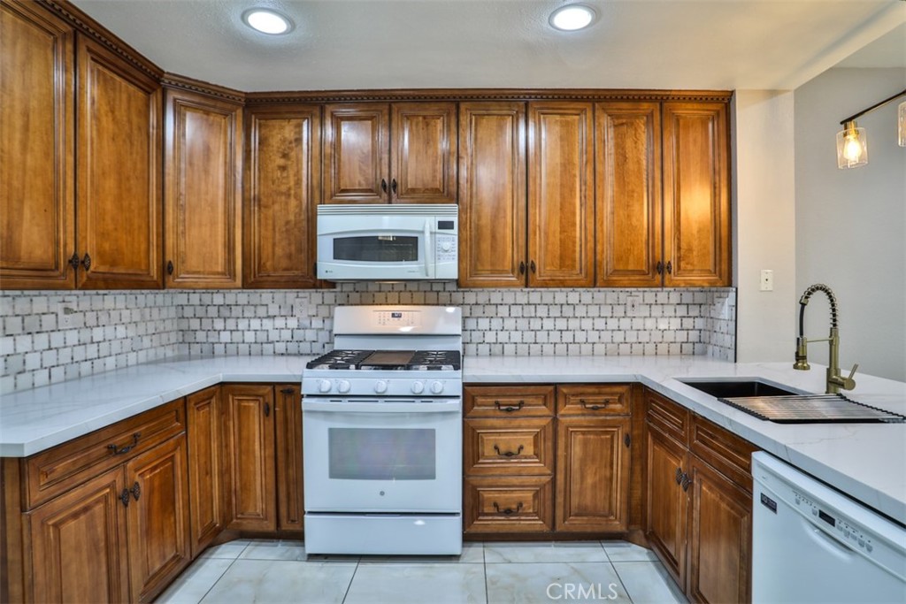 176 Calle Renata