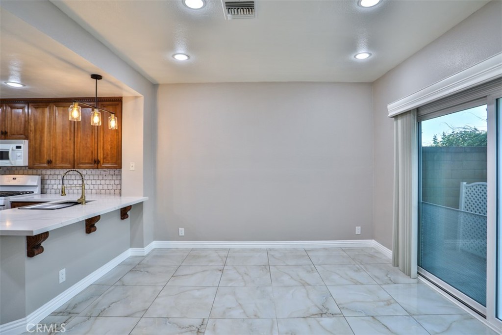 176 Calle Renata
