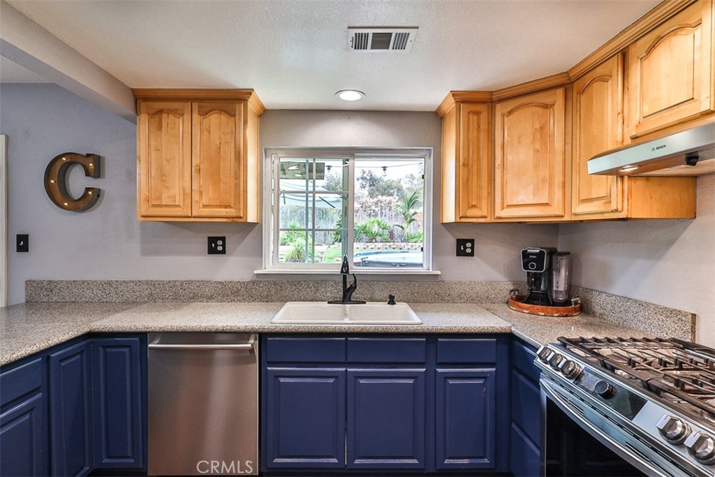 1421 E 15th