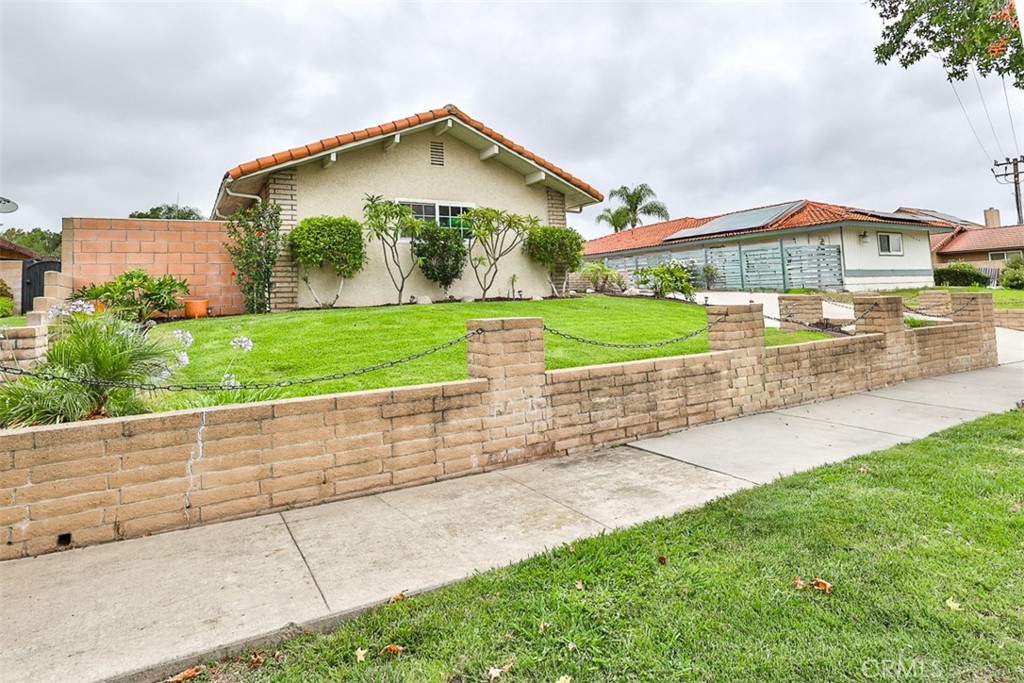 1421 E 15th