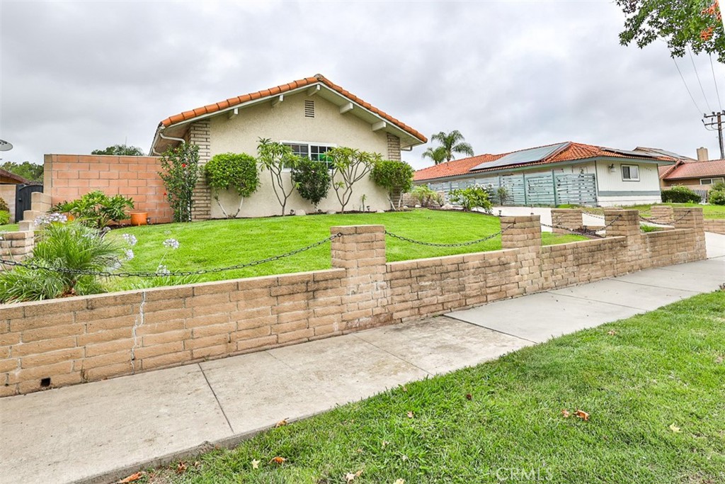 1421 E 15th
