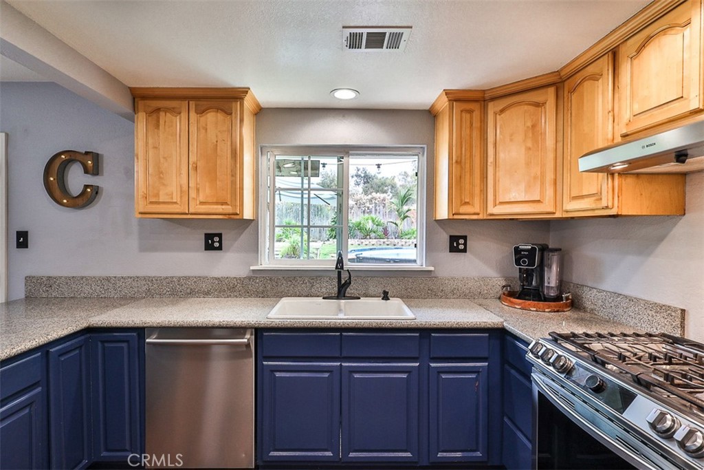 1421 E 15th