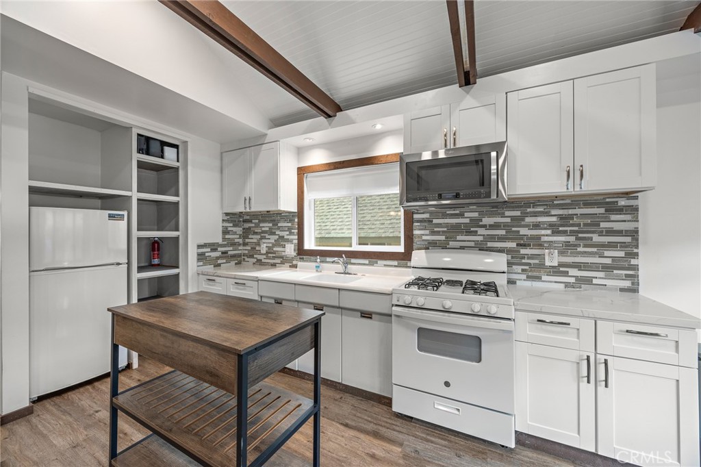 23376 Crestline Road