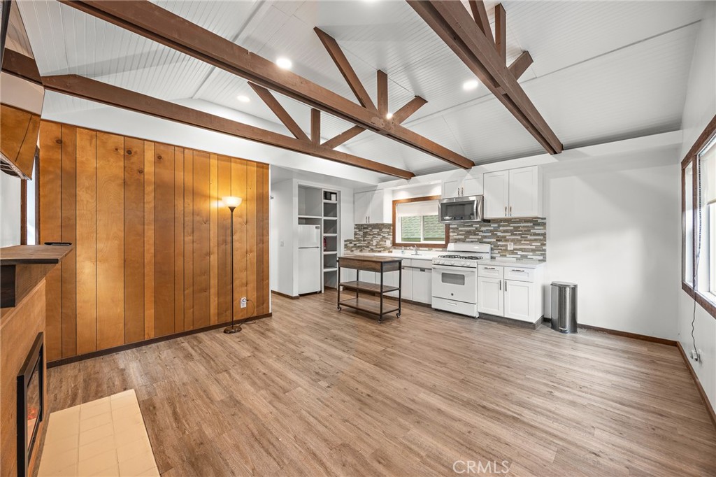 23376 Crestline Road