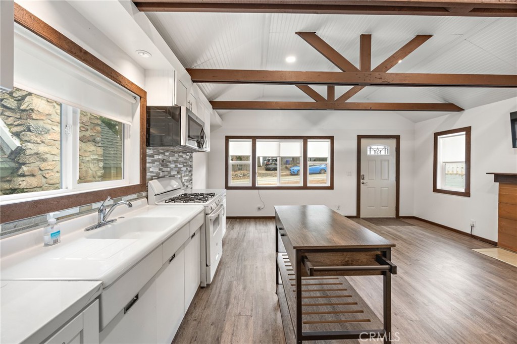 23376 Crestline Road