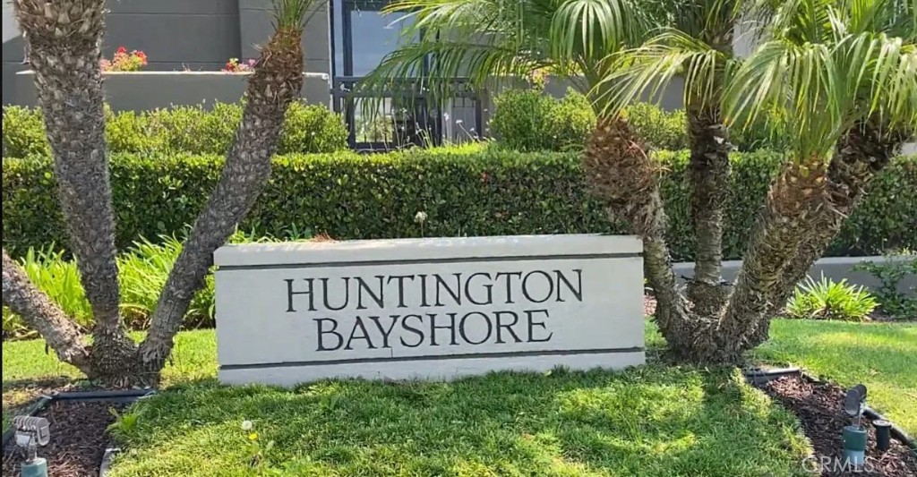 400 Lake Street 103