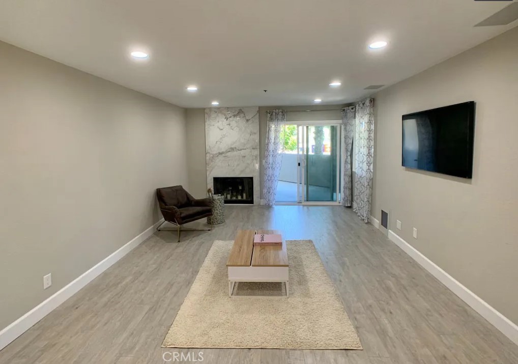 400 Lake Street 103