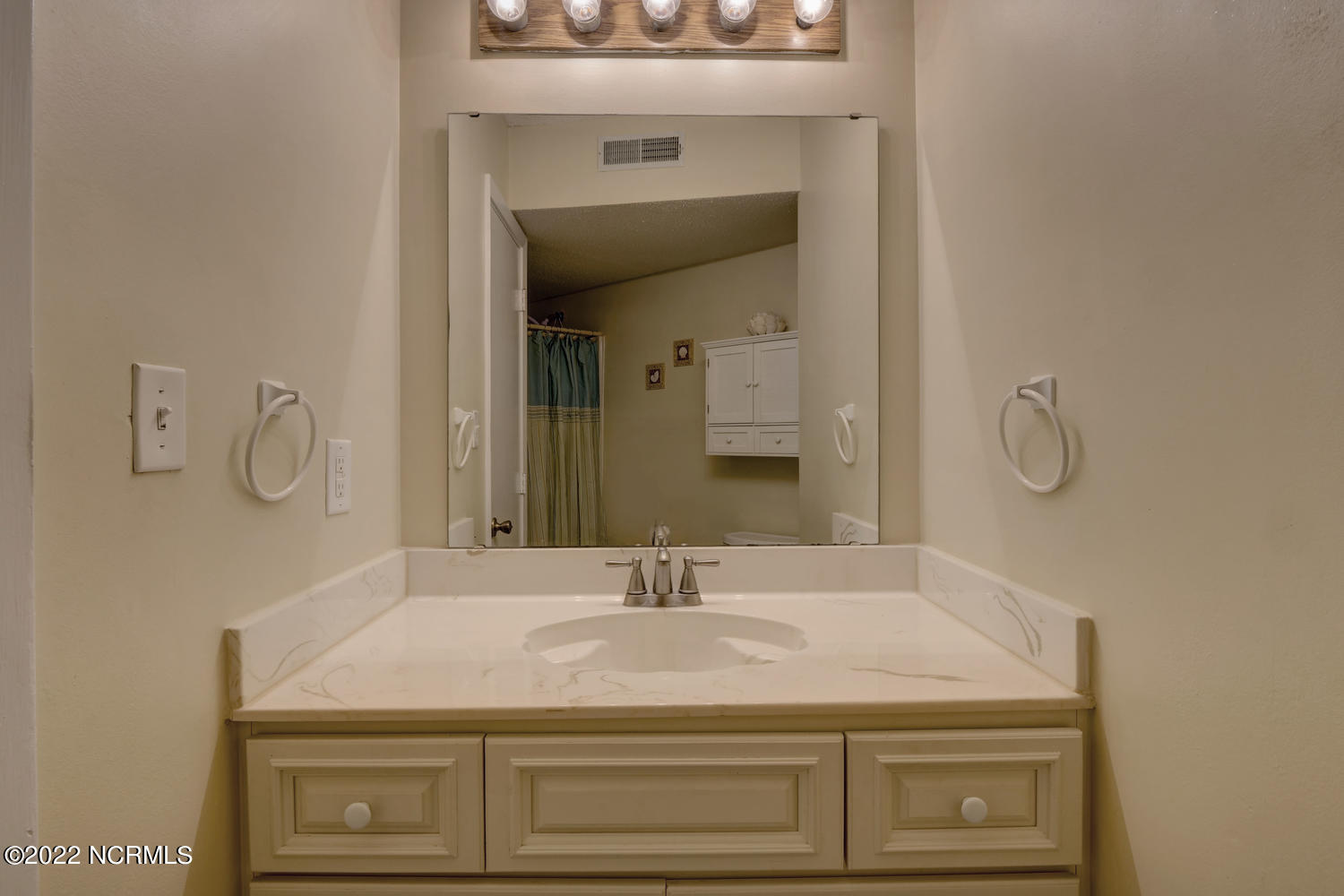2000 New River Inlet Road, Unit 1101