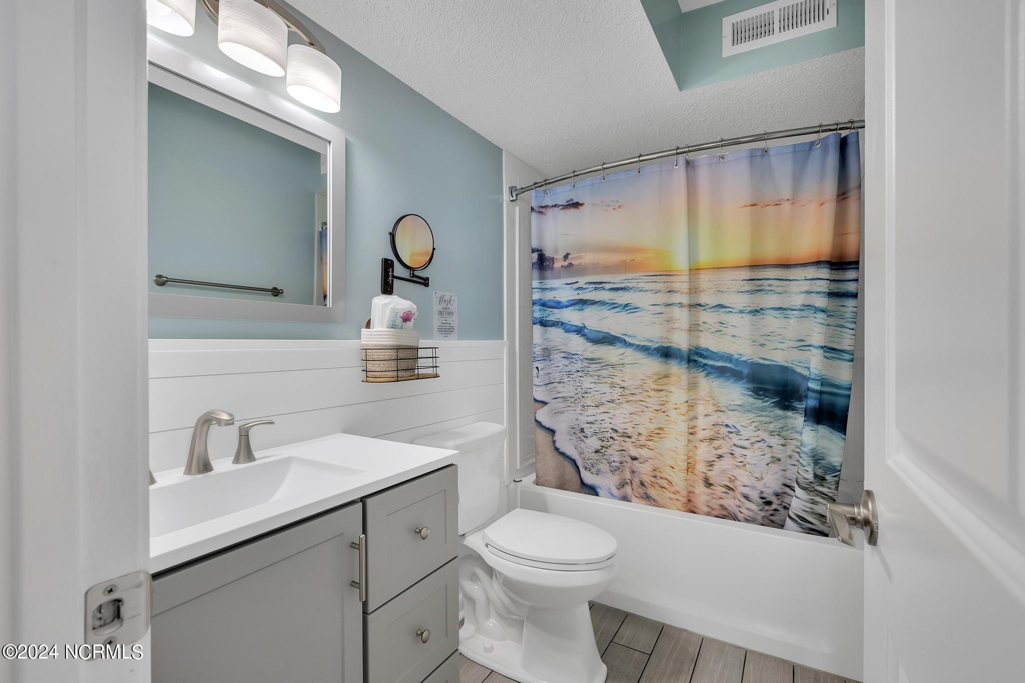 2000 New River Inlet Road, 2404