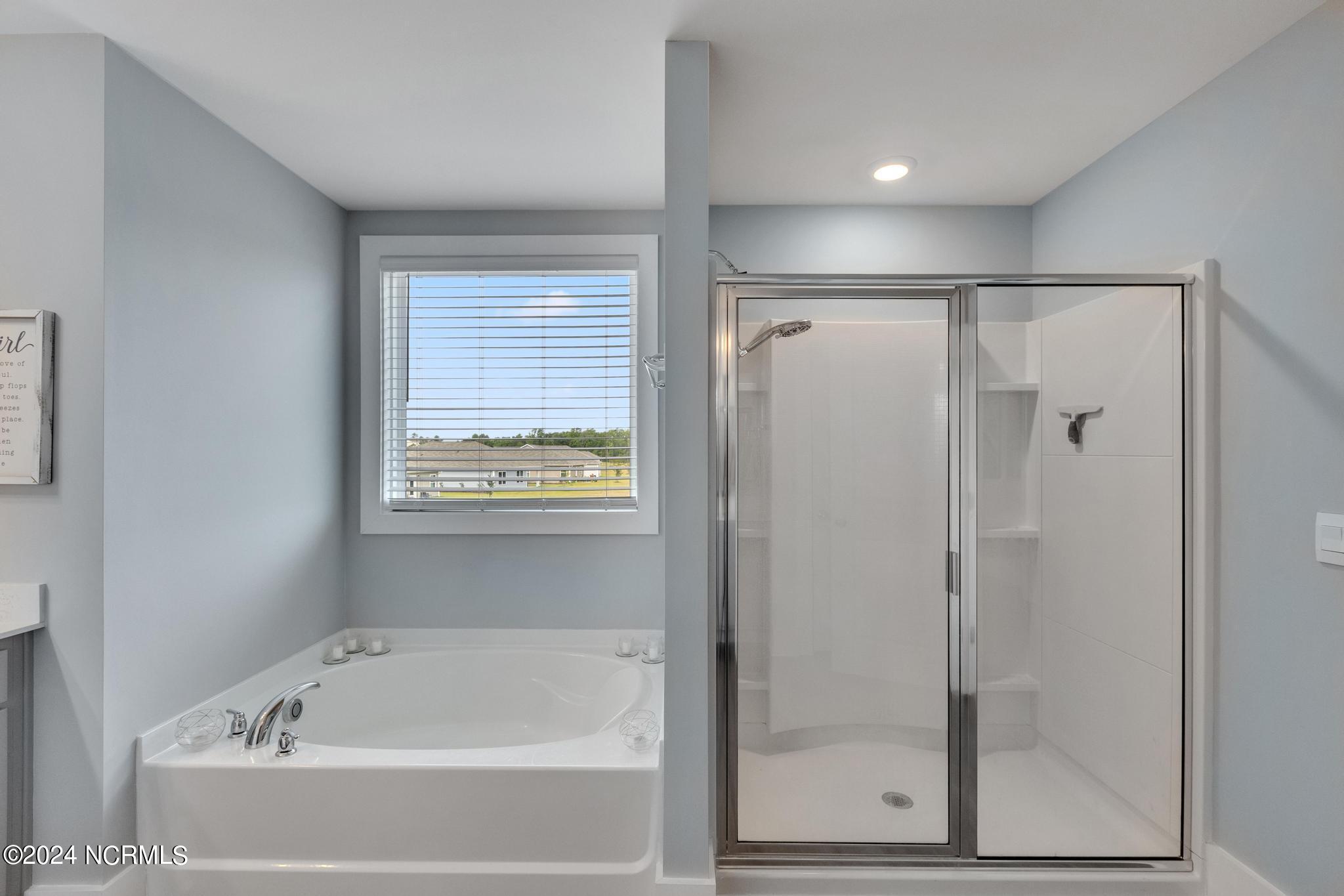 507 Edgewater Way